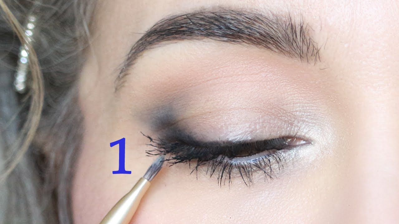 Come fare un trucco occhi con 1 solo pennello. Trucco con matita blu.