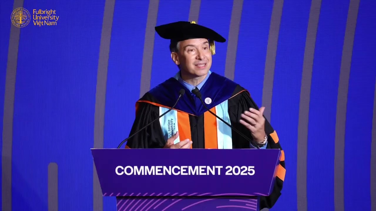 BÀI PHÁT BIỂU CỦA GIÁO SƯ SCOTT FRITZEN | LỄ TỐT NGHIỆP CHƯƠNG TRÌNH CỬ NHÂN 2025