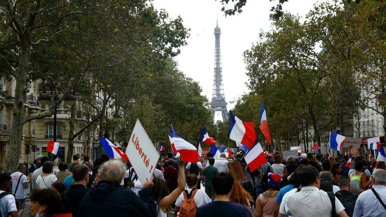 Француз свежий. Протесты во Франции 2021. Митинги во Франции 2023. Протесты в Европе. Демонстрации во Франции.