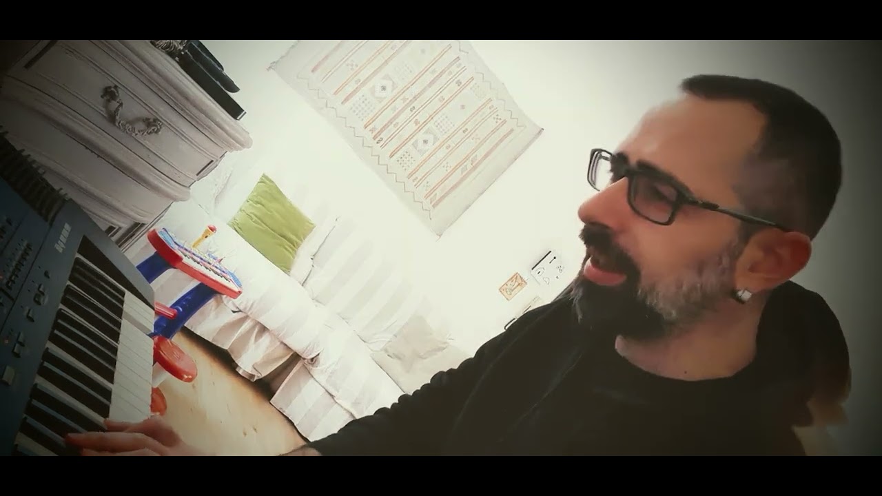 Io che amo solo te - Sergio Endrigo (cover) @labinero piano/voce - YouTube