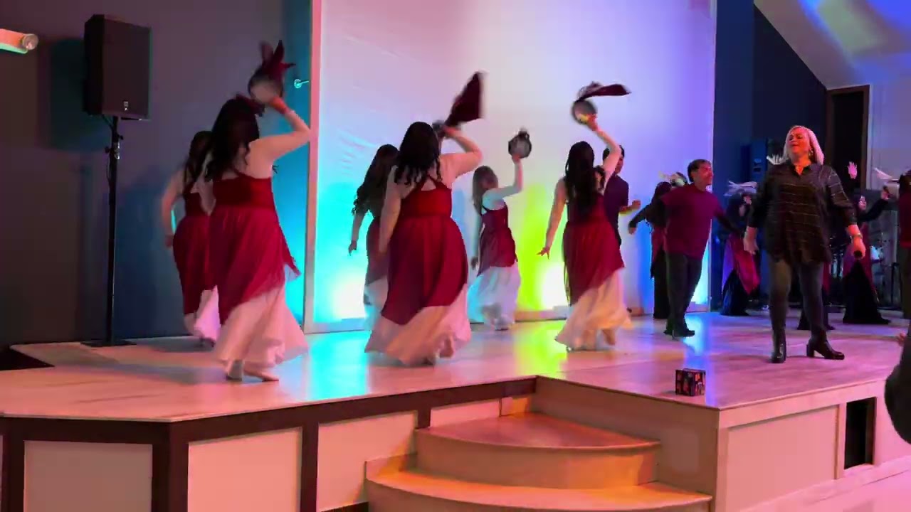 Grande Y Fuerte/Me Deleito En Tu Amor/Heme Aqui/Ante El Rey/Las Riquezas Y La Gloria