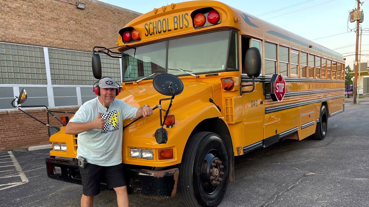 Школьный автобус Bluebird 2005 года с турбодизельным двигателем CAT C7