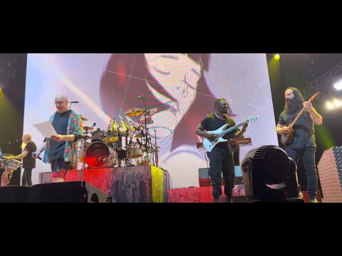 Dream Theater played The Spirit Carries On w/ Devin Townsend and Animals As Leaders
