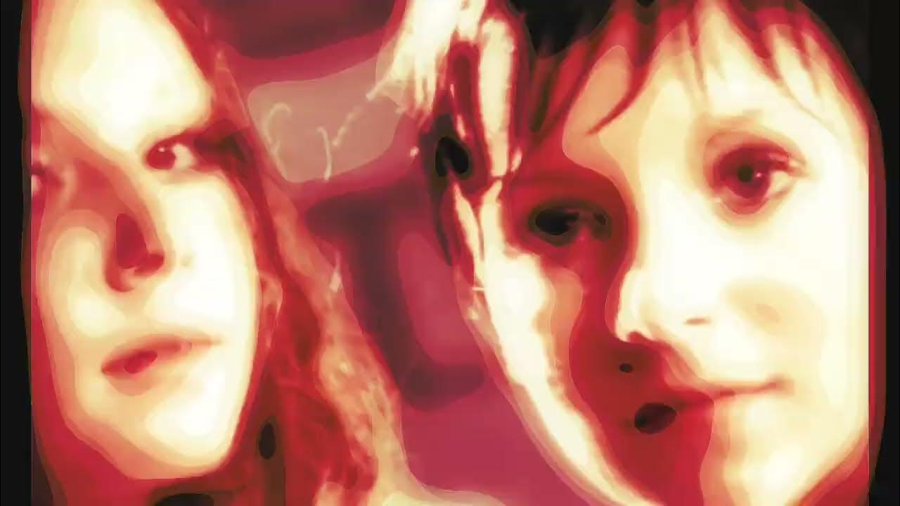 Я сойду. All the things she said тату клип. Найти песню я сошла с ума. Тату я сошла с ума клип. T.