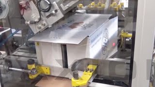 EndFlex case packing machine for motor oil containers and bottles