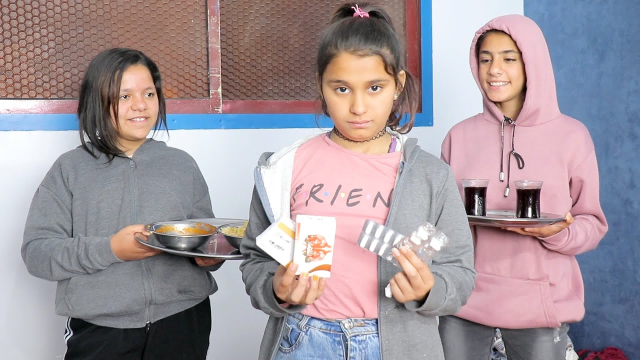 بنت👧🏻مريضه صايمه فى رمضان صديقتها يغيرو منها عشان فاطرين شوف عملو ايه😱 !!