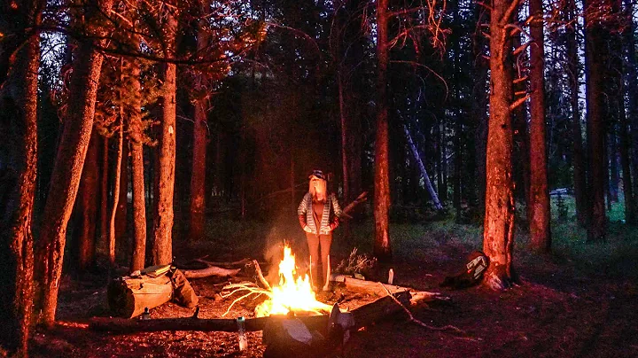 SPOOKY OVERNIGHT CAMP IN THE WOODS | BACKPACKING Y...