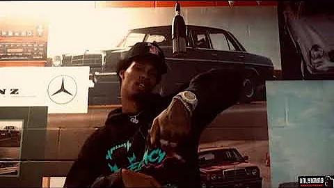 ￼V12Moolah Back Outside Performance Mic Drop ￼