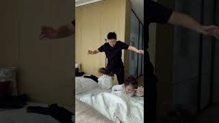 大清早上起床先来一场混战，Doris和Hatti一队，叶总进攻，现场一片混乱🤣#叶海洋 @叶海洋（迪仕艾普）