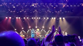 Foo Fighters/Dee Gees - More Than A Woman (Bee Gees cover) (Live in Anchorage Alaska) #foofighters