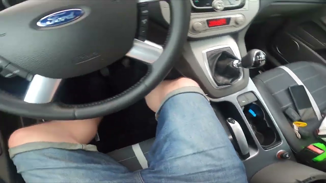 Where is Power Outlet in Ford Kuga I ( 2008 – 2012 )