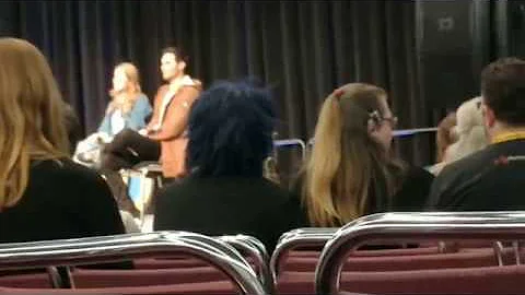 2019 Wizard World Comicon - SuperGirl Panel with M...