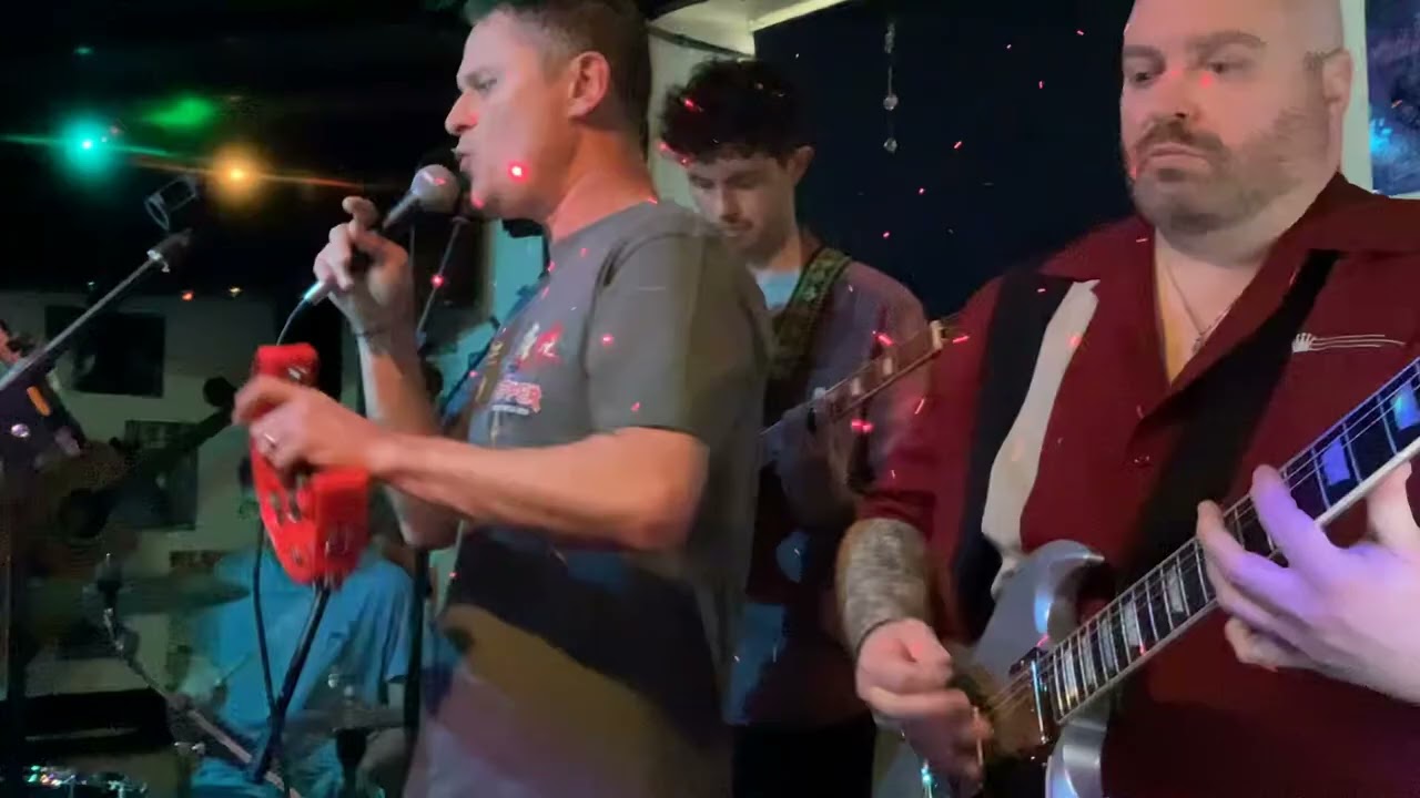 Mike And The Loose Screws   Jumpin’ Jack Flash