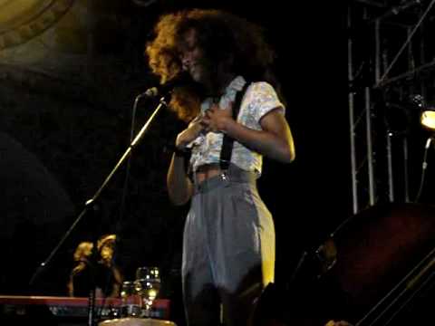 Esperanza Spalding (19 Julio 2010) - Jazz Ain't No...