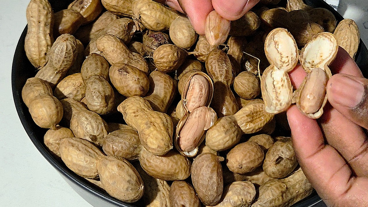 HOW TO COOK PEANUTS! BOILED PEANUTS RECIPE. NIGERIAN STREET SNACK GROUNDNUT