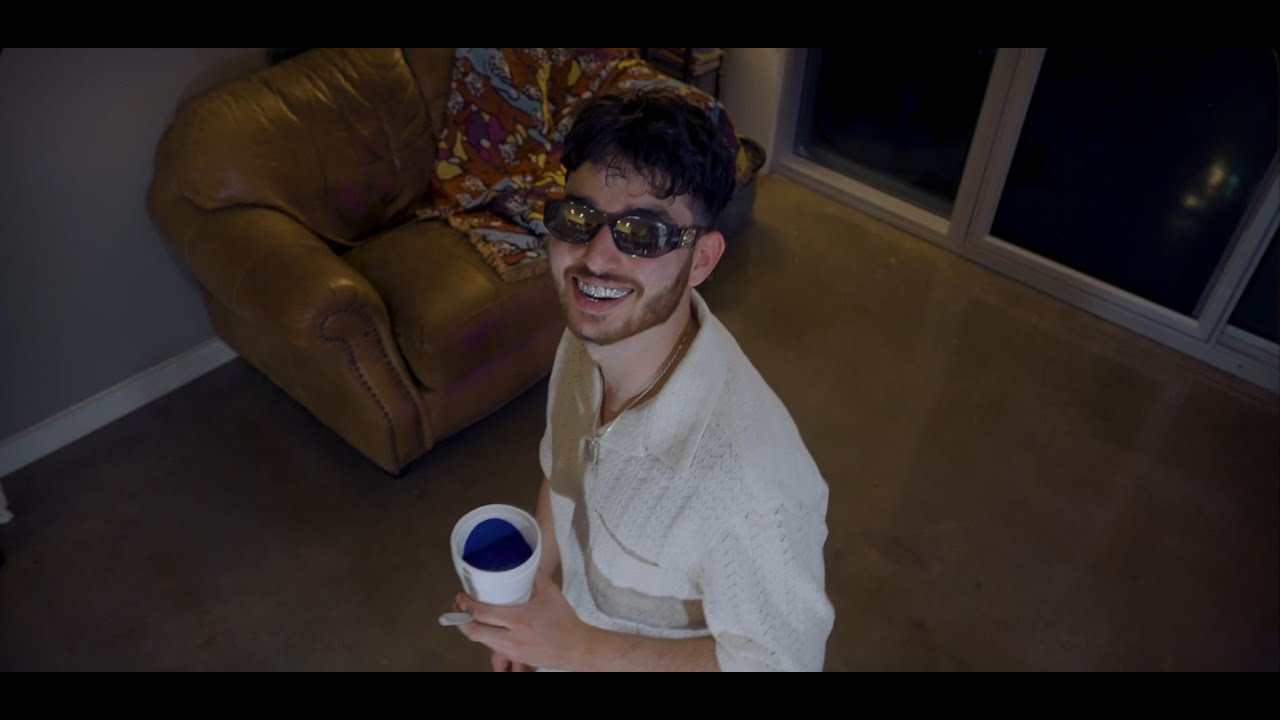 Guarda Nix - Codeine Streams/Space Cadet (Official Video) su YouTube Guarda Nix - Codeine Streams/Space Cadet (Official Video) su YouTube