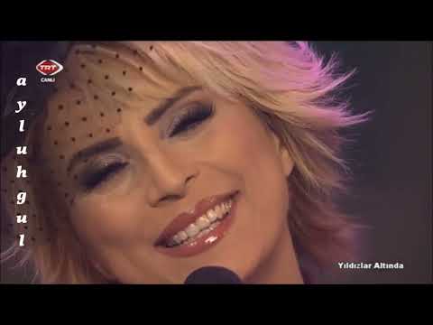 AYŞEN BİRGÖR GÜLÜNCE GÖZLERİNİN İÇİ GÜLÜYOR 