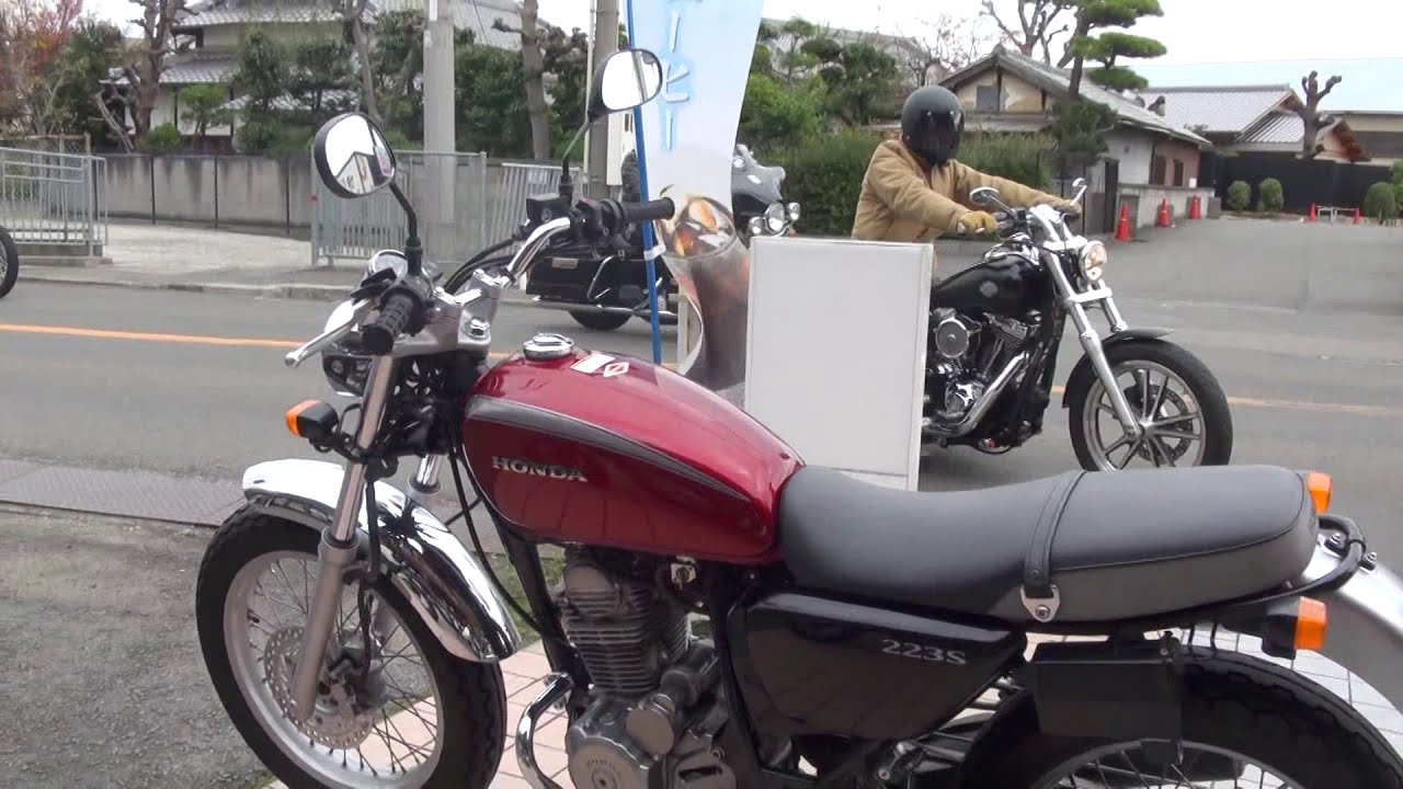 素敵な女性ライダー 2010 ホンダ・CB223S クラシックストリート カフェ 