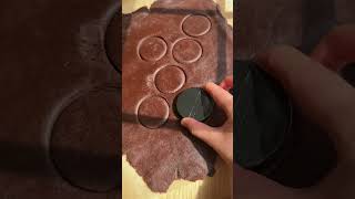 Homemade Oreos Ingredients Cookies: 200g flour (1⅔ cups) 50g... #Shorts #cookwithhali