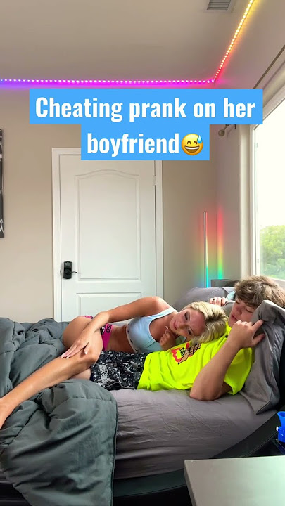 CHEATING PRANK ON HER BOYFRIEND 😳 - #shorts