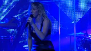 Download Lagu Ellie Goulding - I Need Your Love (Calvin Harris) live O2 Apollo, Manchester 18-10-13 MP3