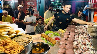 YUMMY STREET FOODS VIDEO'S/MOST FAMOUS BURGERS POINTS IN LAHORE PAKISTAN BEST FOOD