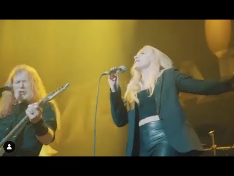 Megadeth's Dave Mustaine has daughter Electra on stage for “À Tout Le Monde“ in France..!