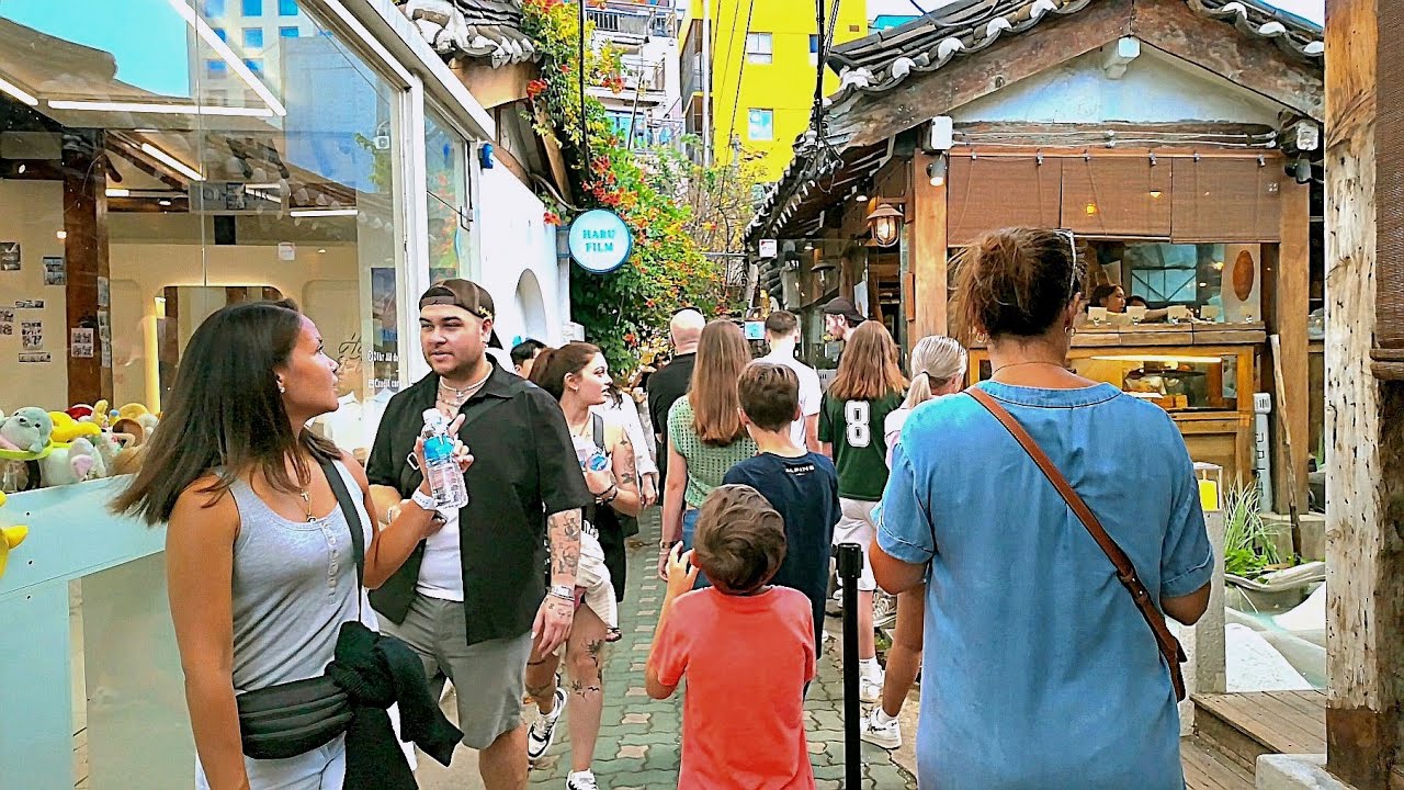 Ikseon-dong Hanok Street~ Прогулка в Ikseon-dong Alley с другими иностранцами | 4K HDR