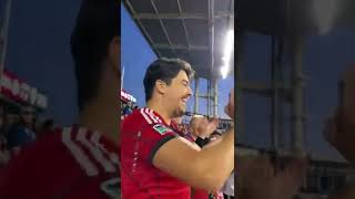 ファンが試合でサッカーボールをキャッチ#shorts screenshot 4