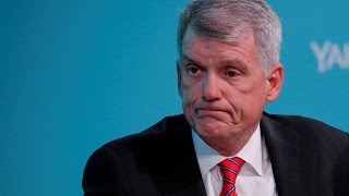 Wells Fargo claws back more executive pay, and other MoneyWatch headlines