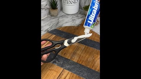 Sharpen Your Scissors in SECONDS Using This Household Ingredient! 🏠✨