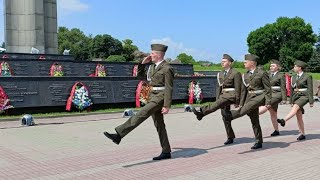 Беларусь.Смена почётного караула в Брестской Крепости. Змена ганаровай варты ў Брэсцкай крэпасці.