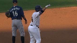 SEA@SD: Jay goes 5-for-6 with two RBIs vs. Mariners