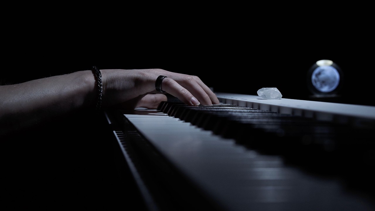 Obejrzyj James Malikey - Lunar Eclipse (Piano Solo) w YouTube Obejrzyj James Malikey - Lunar Eclipse (Piano Solo) w YouTube