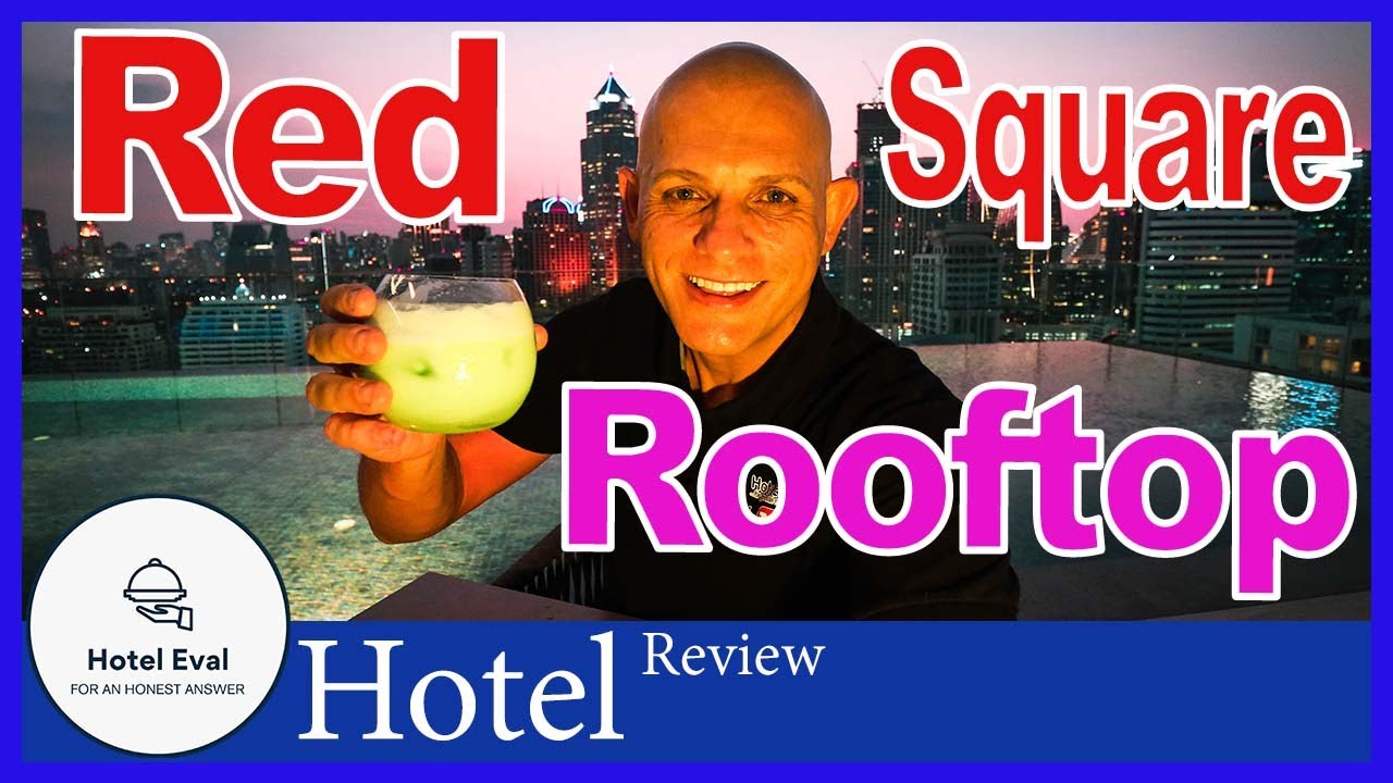 Бар Red Square на крыше отеля Novotel Bangkok Sukhumvit 4 с бассейном на крыше.
