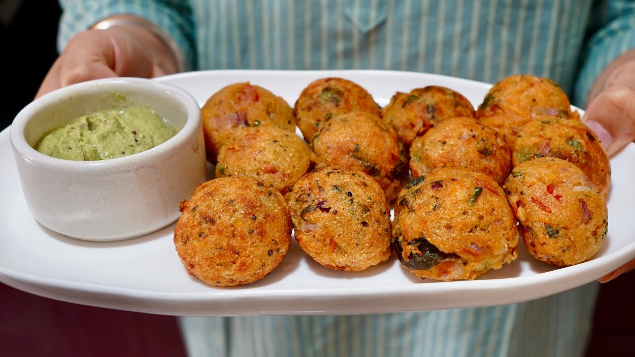 सूजी से बहुत कम ही तेल में बना चटपटा नाश्ता जो सब गप गप खा जाएँगे ,Easy Lockdown Suji Nasta Snack