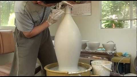 106. Throwing a Large & Tall Porcelain Vase / Bottle with Hsin-Chuen Lin