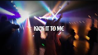 Video thumbnail of "Kick It to Me - Sammy Rae & The Friends (Lyrics)"