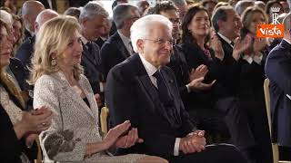 Il divertente monologo di Geppy Cucciari che fa ridere anche Mattarella