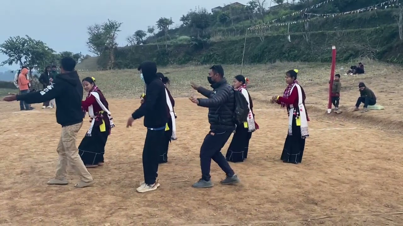 घिरिङ गा पा तिन हर्सिङ डाँडा मा रिसिङ गा पा छ पुरनो रिसिङ को कौरा