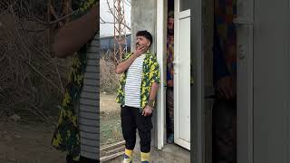 مسكو عم يحكي مع مرتو  سمعها