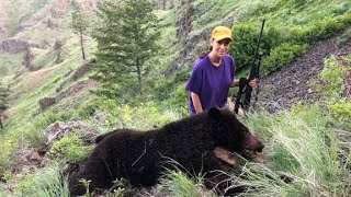 Girl Shoots Bear at LONG RANGE!  MARKSMAN&#39;S CREED - 1