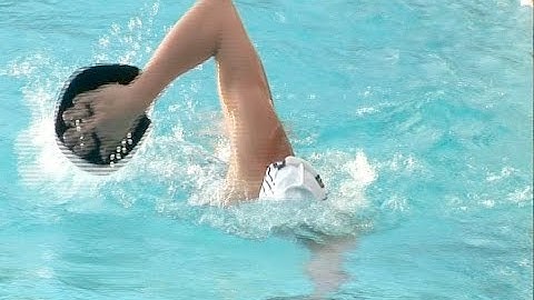 The Correct Use of Paddles in Swimming