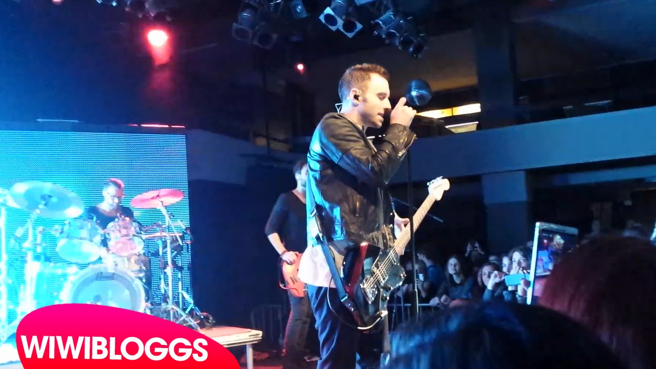 LIVE: Måns Zelmerlöw - Perfectly Damaged (Heroes Tour Prague) | wiwibloggs