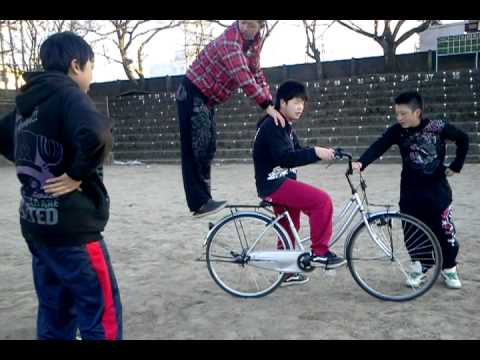 自転車 危ない乗りかた カゴ崩壊 4ケツ 成功 Youtube