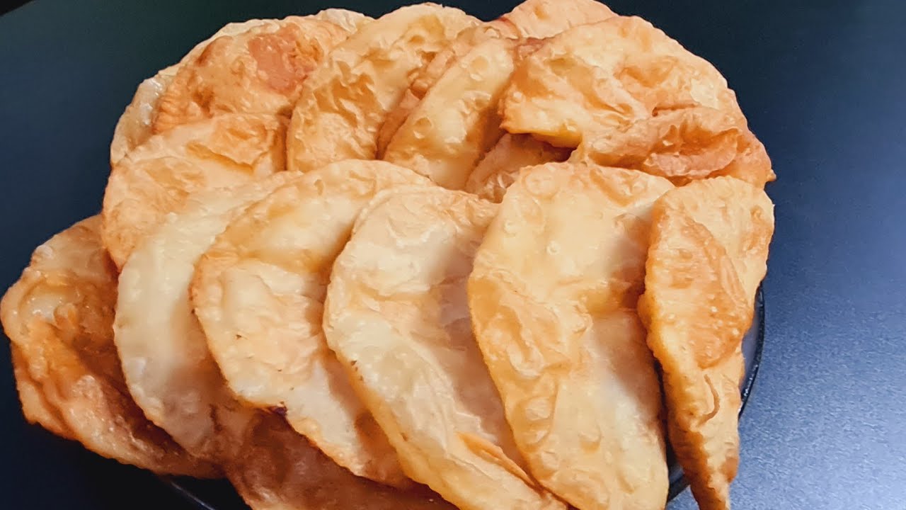 Cibureki.чебуреки.  Plăcinte  cu carne. Dacă ai apa făină  și ulei. Faci aceste minunate delicii.