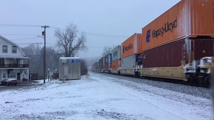 NS 3672 GE ET44AC Leads 20W Intermodal train (Mano...