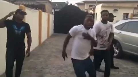 Enimoney displaying dance steps to Olamide song