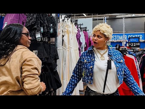 When OG auntie catch you stealing @Mycousintiera