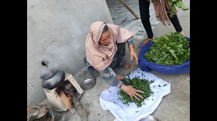 GRANNY PREPARED MAKKI KI ROTI SARSON KA SAAG